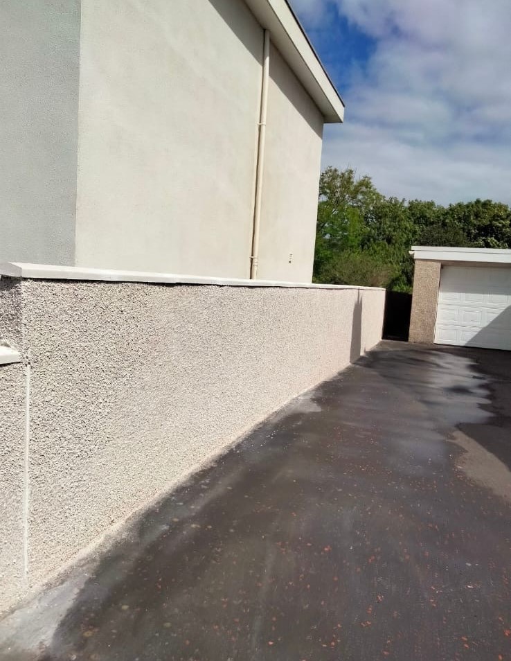 New dry cast on a finished roughcast.